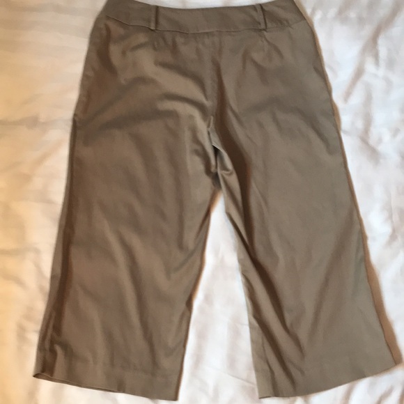 Melanie Lyne tan wide culottes/capri pants - Picture 5 of 5